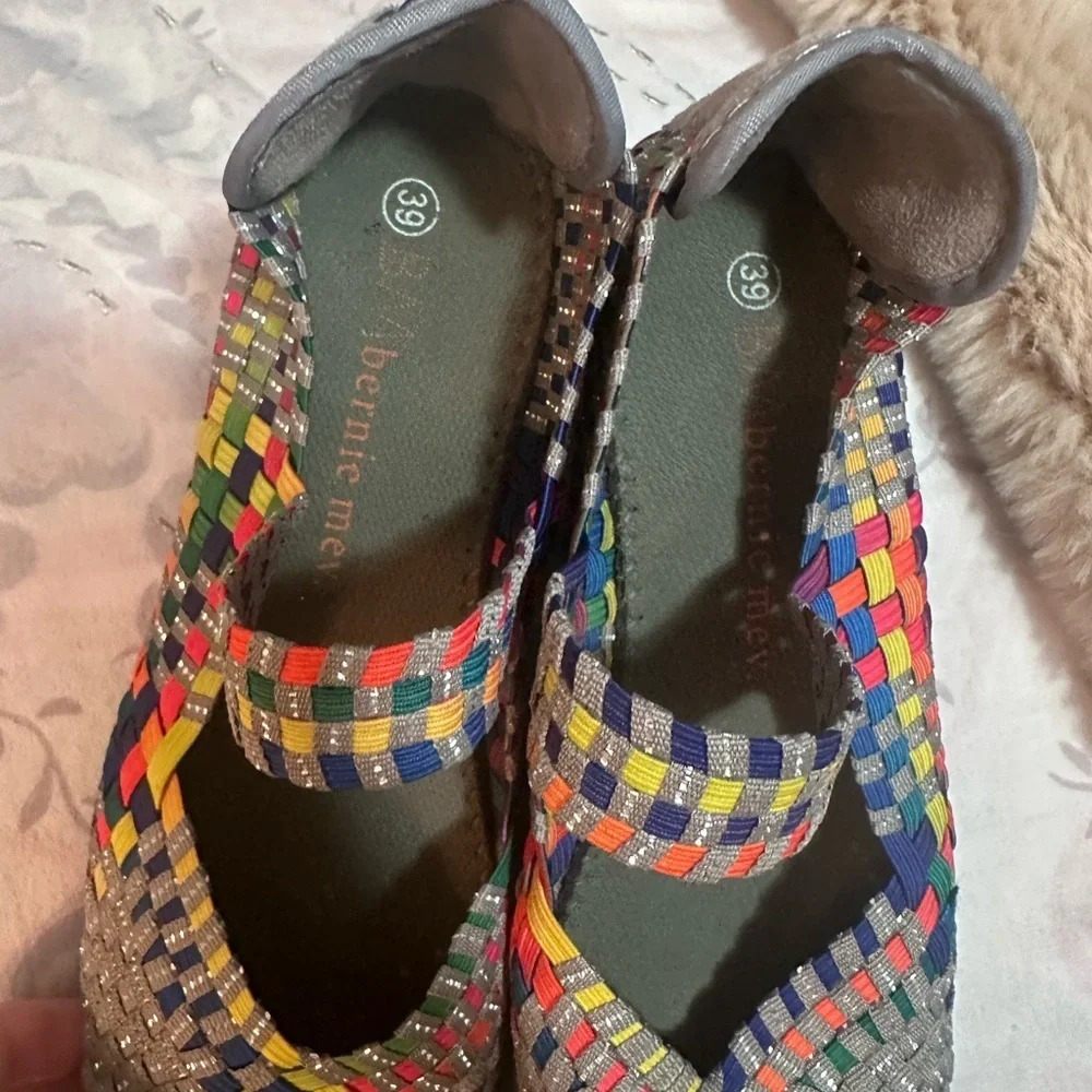 bernie mev. colorful wedge sandals with woven design and medium height 39